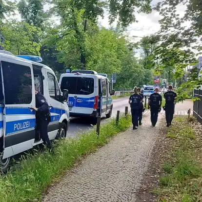 Polizeieinsatz nach der Gewalttat in einer Flüchtlingsunterkunft in Potsdam.