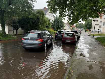 Starke Regenfälle haben für Land unter in Oldenburg gesorgt.