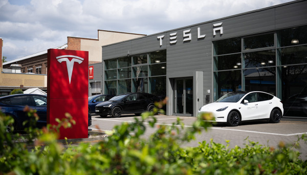 В Tesla — хаос, но инвесторы довольны