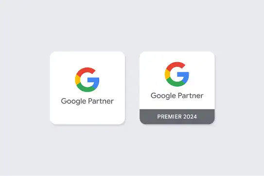 Dwie wersje logo Google pokazujące różnicę pomiędzy logo Partnera Google i logo Partnera Google Premium.