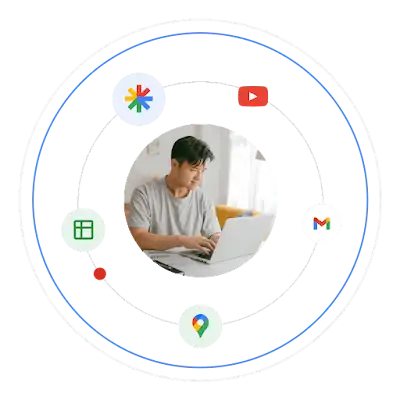 בחור צעיר משתמש במחשב נייד. מסביבו מופיעים סמלי הלוגו של מוצרי Google.