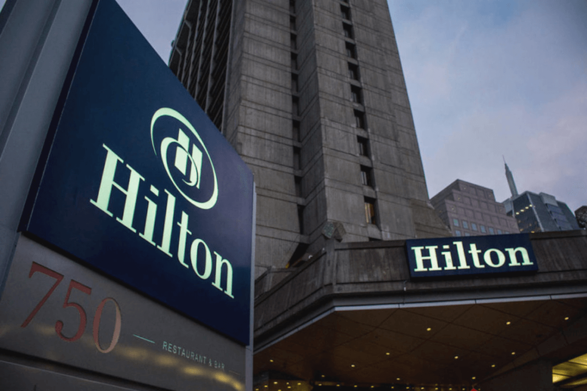 Подборка лучших видеороликов про историю успеха сети отелей, гостиниц и курортов Hilton 