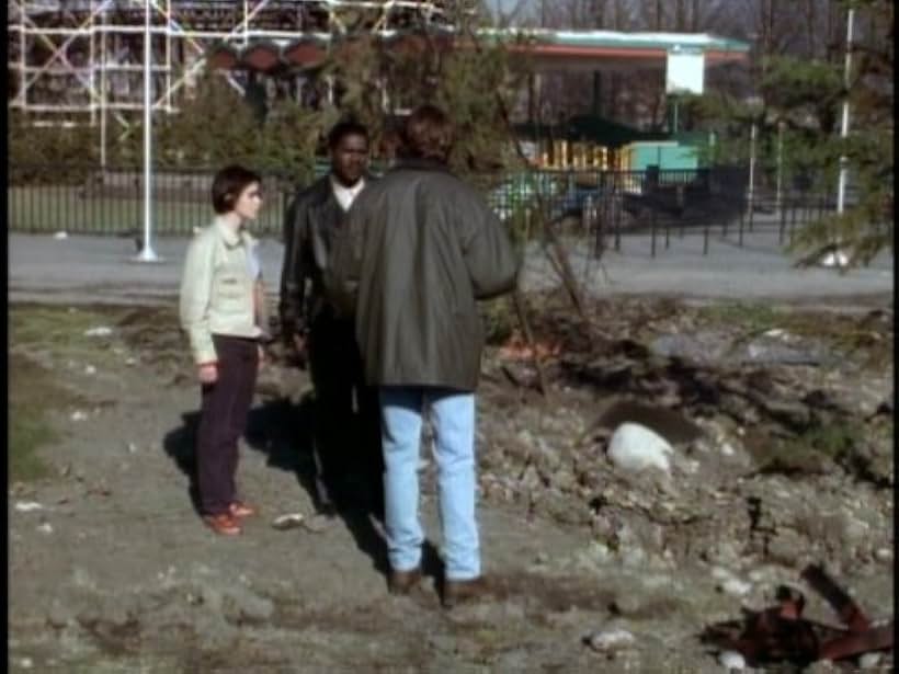 Sabrina Lloyd, Jerry O'Connell, and Cleavant Derricks in Sliders (1995)