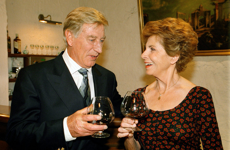 Anaid Iplicjian and Siegfried Rauch in Schloßhotel Orth (1996)