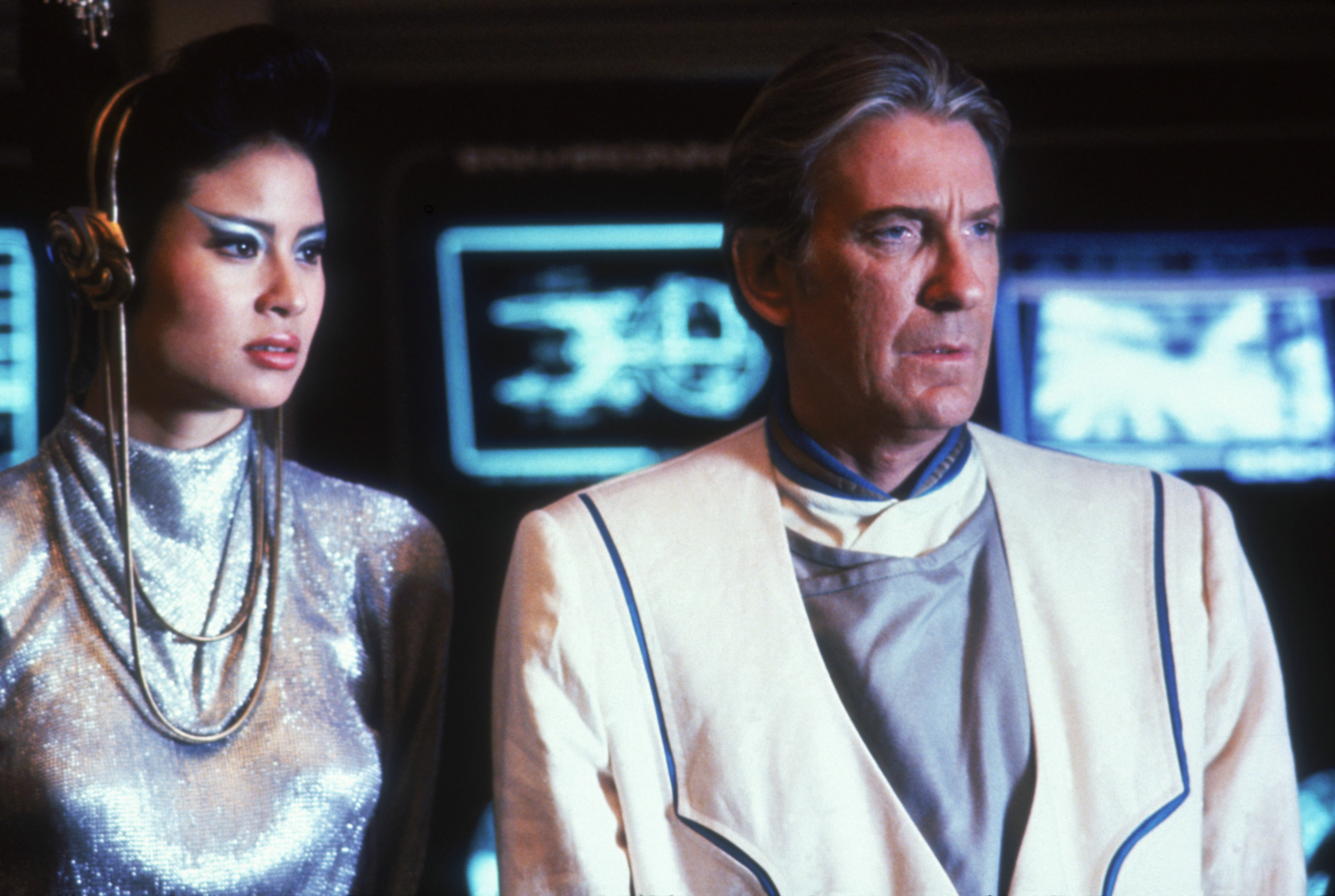 David Warner and Cynthia Gouw in Star Trek V: The Final Frontier (1989)