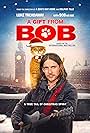 Luke Treadaway and Bob the Cat in A Gift from Bob (2020)