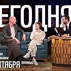 Chulpan Khamatova, Yuri Kolokolnikov, and Ivan Urgant in Vecherniy Urgant (2012)