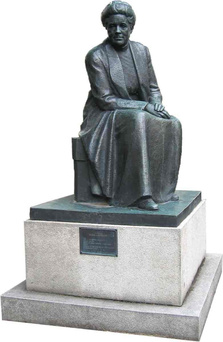 Lagerlöf, Selma (statue)