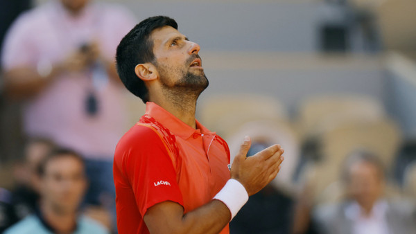 Novak Djokovic ist sportlich weiter erfolgreich bei den French Open.