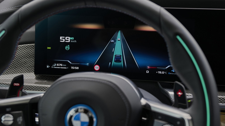 7er BMW: Anzeige im Cockpit bei aktiviertem Personal Pilot