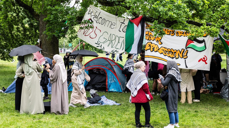 Das Palästinensertuch darf nicht fehlen: Camp auf dem Frankfurter Uni-Gelände