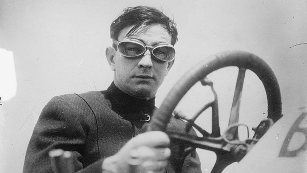 Der Rennfahrer und Halter mehrerer Geschwindigkeitsrekorde – Bob Burman, circa 1910