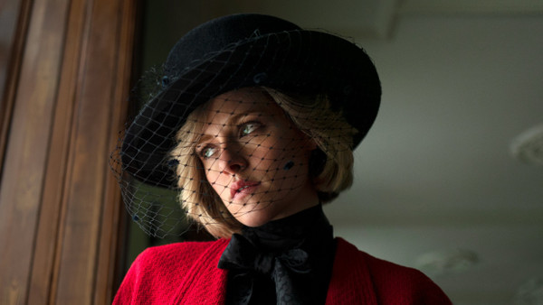 Kristen Stewart als Prinzessin Diana in einer Szene des Films „Spencer".