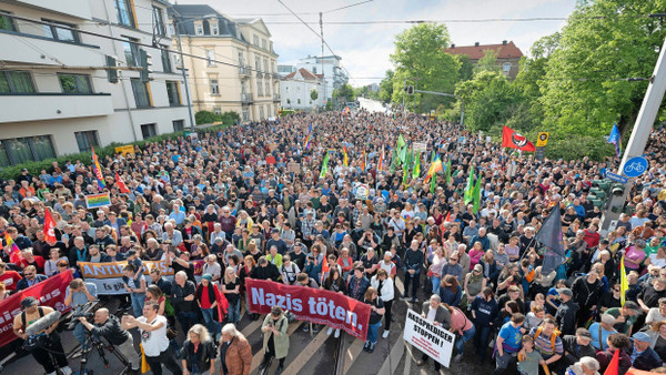 Nach dem Angriff auf Matthias Ecke: Demonstration in Dresden.