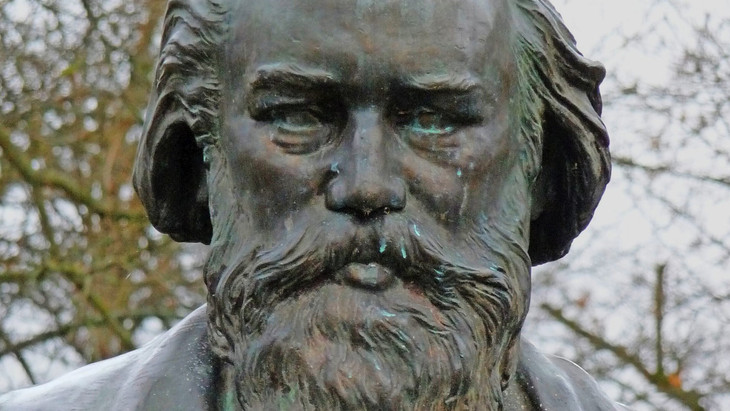 Brahms-Büste im Englischen Garten von Meiningen.