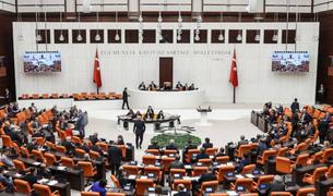Парламент Турции введет жесткую экономию расходов на депутатов, машины, медицину и поездки