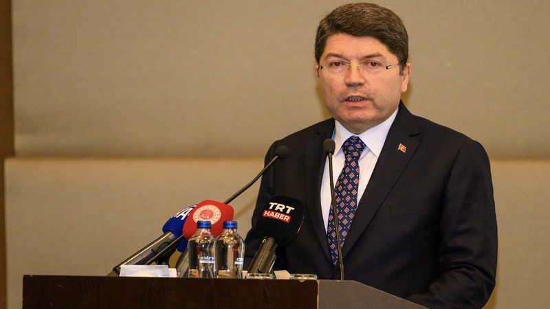 Министер юстиции Турции: Политические партии должны дистанцироваться от террористических организаций