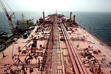 В результате столкновения двух танкеров в Сингапуре разлилась нефть