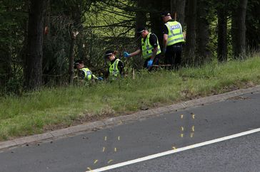 Police missed crash for three days. File photo dated 09/07/15 of police officers searching the scene at Junction 9 of the M9 near Stirling where John Yuill and Lamara Bell were discovered. Representatives from Police Scotland will appear at Edinburgh High Court on Tuesday to give evidence in the M9 death crash case. Issue date: Tuesday September 7, 2021. John, 28, and his partner Lamara, 25, died after lying in a crashed car for three days after the incident was first reported to police. See PA story COURTS M9. Photo credit should read: Andrew Milligan/PA Wire URN:62250408 