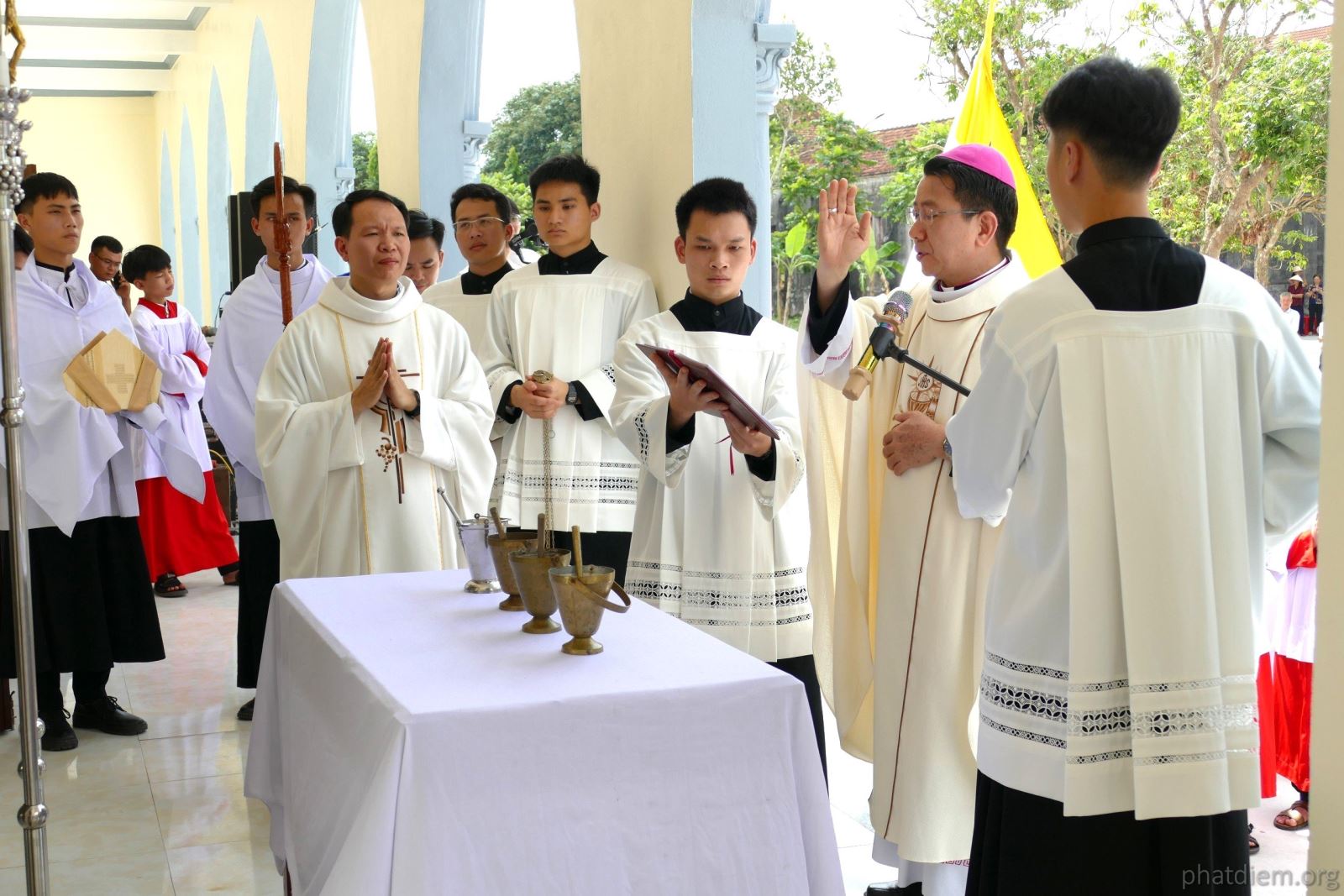 Thánh lễ tạ ơn và làm phép nhà giáo lý giáo xứ Văn Hải