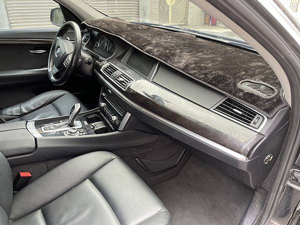 售2013年出廠黑色總代理BMW 535i GT 3.0跑格