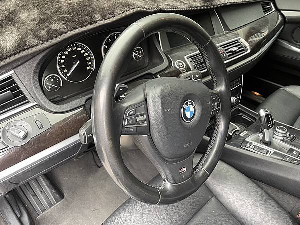 售2013年出廠黑色總代理BMW 535i GT 3.0跑格
