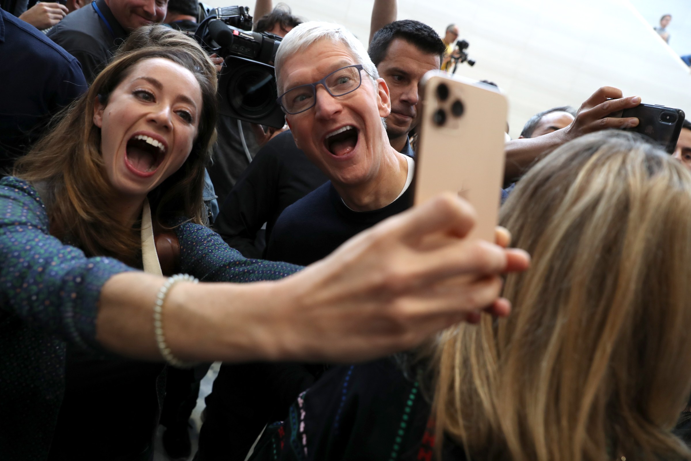 Apple is facing a new antitrust lawsuit that could dethrone the iPhone
