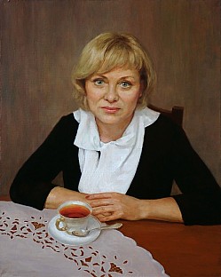 Портрет женщины с чашкой чая
