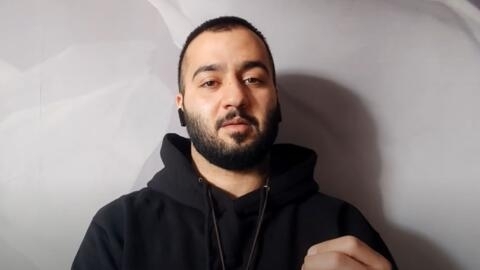 Le rappeur iranien Toomaj Salehi, dans une vidéo adressée à ses fans sur YouTube en janvier 2022.