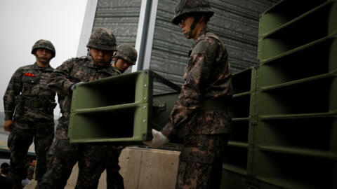 File photo: South Korean soldiers dismantle loudspeakers near the demilitarized zone in 2018. Seoul announced that propaganda broadcasts would resume on June 9, 2024.