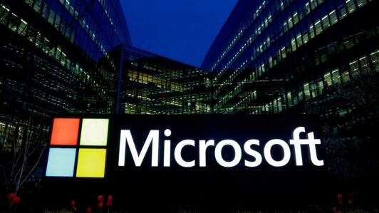 (Archivo) Logotipo de Microsoft en las oficinas de Issy-les-Moulineaux, cerca de París, Francia, el 25 de marzo de 2024.