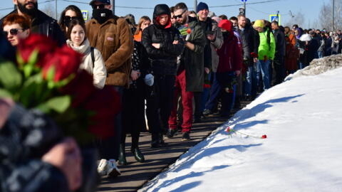 3 марта люди в Москве продолжили приносить цветы на могилу Алексея Навального