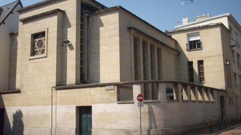 «Из-за нападения и попытки поджога руанской синагоги пострадала не только еврейская община. Весь город в шоке», — заявил мэр города.  17 мая 2024.