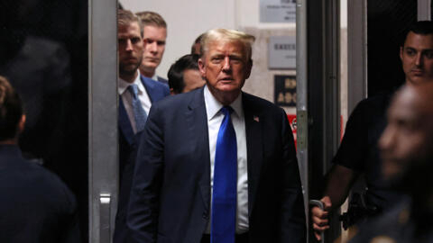 L'ancien président américain et candidat républicain à la présidentielle Donald Trump revient dans la salle d'audience lors de son procès pénal au tribunal pénal de Manhattan à New York, le 30 mai 2024.