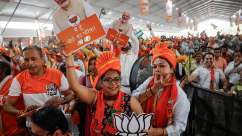 Des partisans du BJP, le parti de Narendra Modi, faisant partie de la coalition Alliance démocratique nationale, le 22 mai 2024 à New Delhi lors d'un meeting.