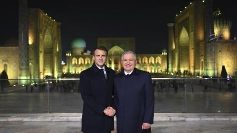 Президенты Франции и Узбекистана Эмманюэль Макрон (слева) и Шавкат Мирзиёев в Самарканде. Узбекистан, 1 ноября 2023 г.