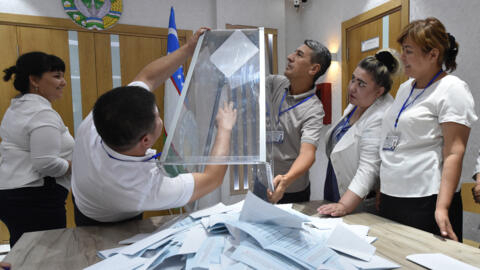 Подсчет голосов на президентских выборах на одном из избирательных участков в Ташкенте. Узбекистан, 9 июля 2023 г.