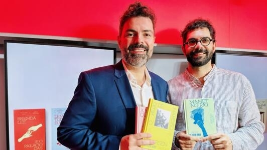 Roberto Borges (à esquerda) e Régis Mikail fundaram a editora Ercolano em 2023 com o intuito de recuperar e traduzir títulos franceses pouco explorados no cânone literário.