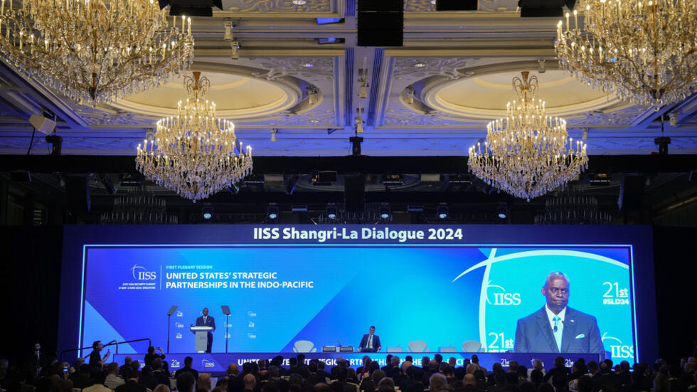 سخنرانی لوید آستین وزیر دفاع ایالات متحده در نشست دفاعی شانگری لا. هتل شانگری لا در سنگاپور / 1 ژوئن 2024