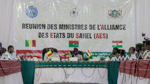 Три «прокремлевские» страны Сахеля объявили о том, что объединятся в Альянс, еще в сентябре 2023 г. Но подготовительные работы продолжились. На фото: встреча «министров» Буркина-Фасо, Мали и Нигера в буркинийской столице Уагадугу 15.02.2024.
