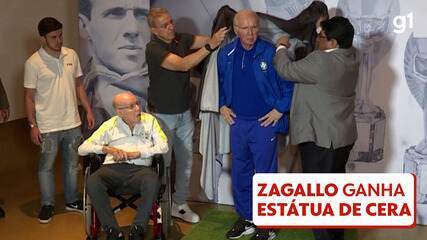 Zagallo é homenageado com a inauguração de sua estátua de cera no Museu da Seleção