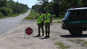 Катапульты с сигаретами и дроны: репортаж с напряженного участка границы в Гродненской области