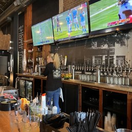 Avenue Pub - Tuscaloosa - Bar area...great bartenders Colson and Jordan!!!