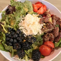 Urban Cookhouse - Berry Good salad