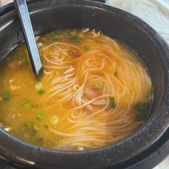 Chongqing special duck mixian soup
