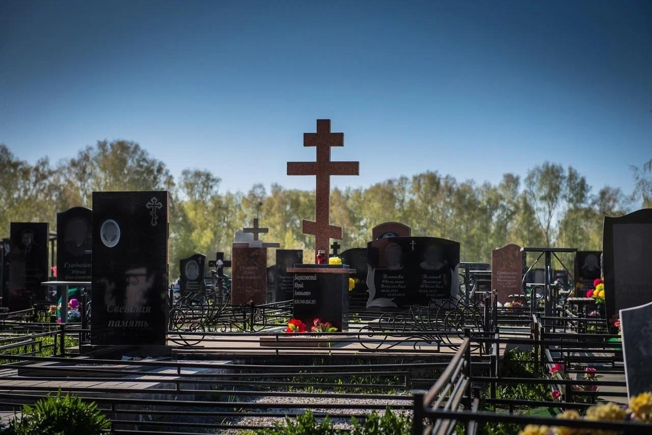 Фото Вечная память! На Гусинобродском кладбище скопились сотни людей и машин в Радоницу. ФOТОРЕПОРТАЖ 13