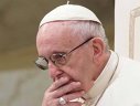 Imaginea articolului Papa Francisc şi-a cerut scuze după ce a folosit un cuvânt jignitor la adresa homosexualilor în spatele uşilor închise. În mod public, Papa este cunoscut pentru atitudinea mai deschisă faţă de persoanele gay.