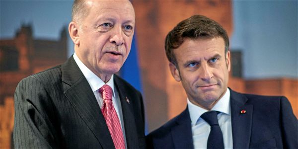 Le président français Emmanuel Macron et le président turc Recep Tayyip Erdogan lors d'une rencontre bilatérale dans le cadre du sommet de l'Otan à Madrid, le 29 juin 2022.