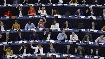 Legisladores listos para votar en el Parlamento Europeo.