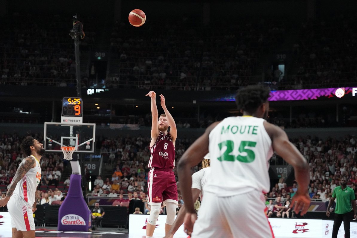 Latvijas un Kamerūnas basketbola izlašu spēle olimpiskā kvalifikācijas turnīra pusfinālā